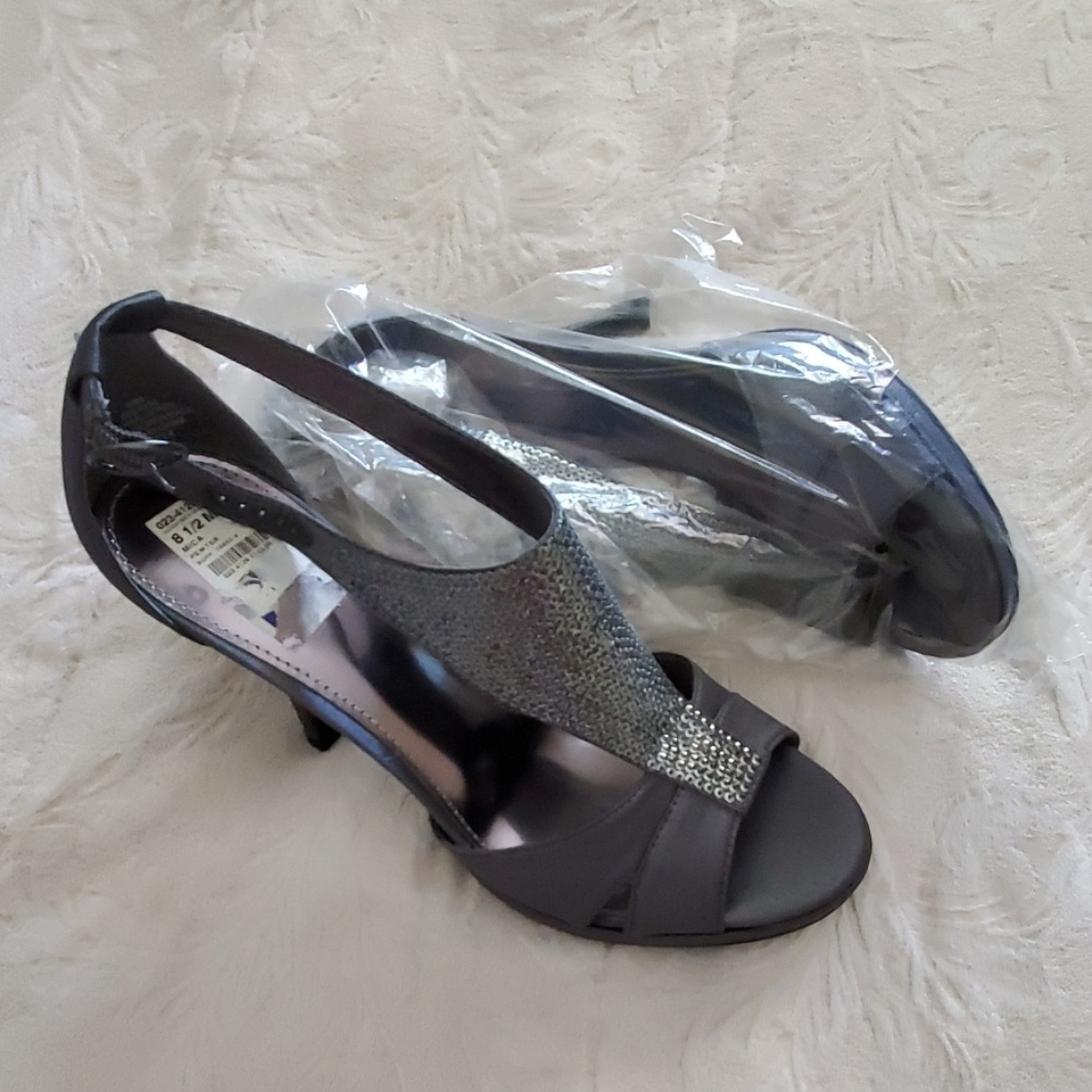 Grey and silver high heels🤑bundle shoes 2 for18